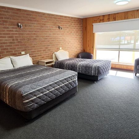 Country Roads Motor Inn ナラクアト エクステリア 写真