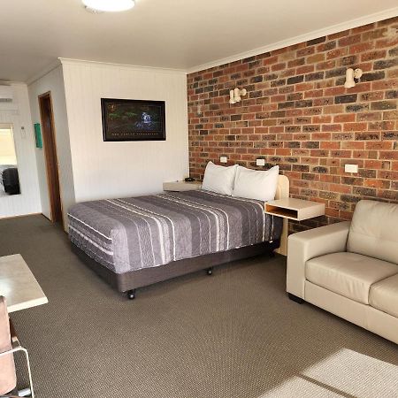 Country Roads Motor Inn ナラクアト エクステリア 写真